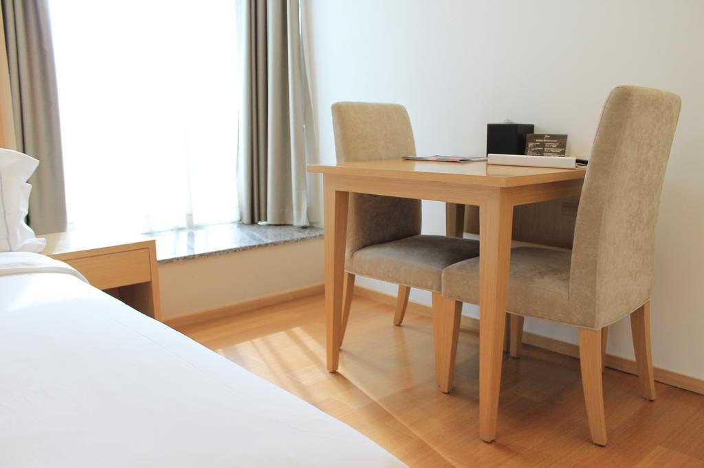 Yuwa Hotel Canton Extérieur photo